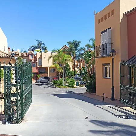 בית נופש Modern Golf Puerto Banus *